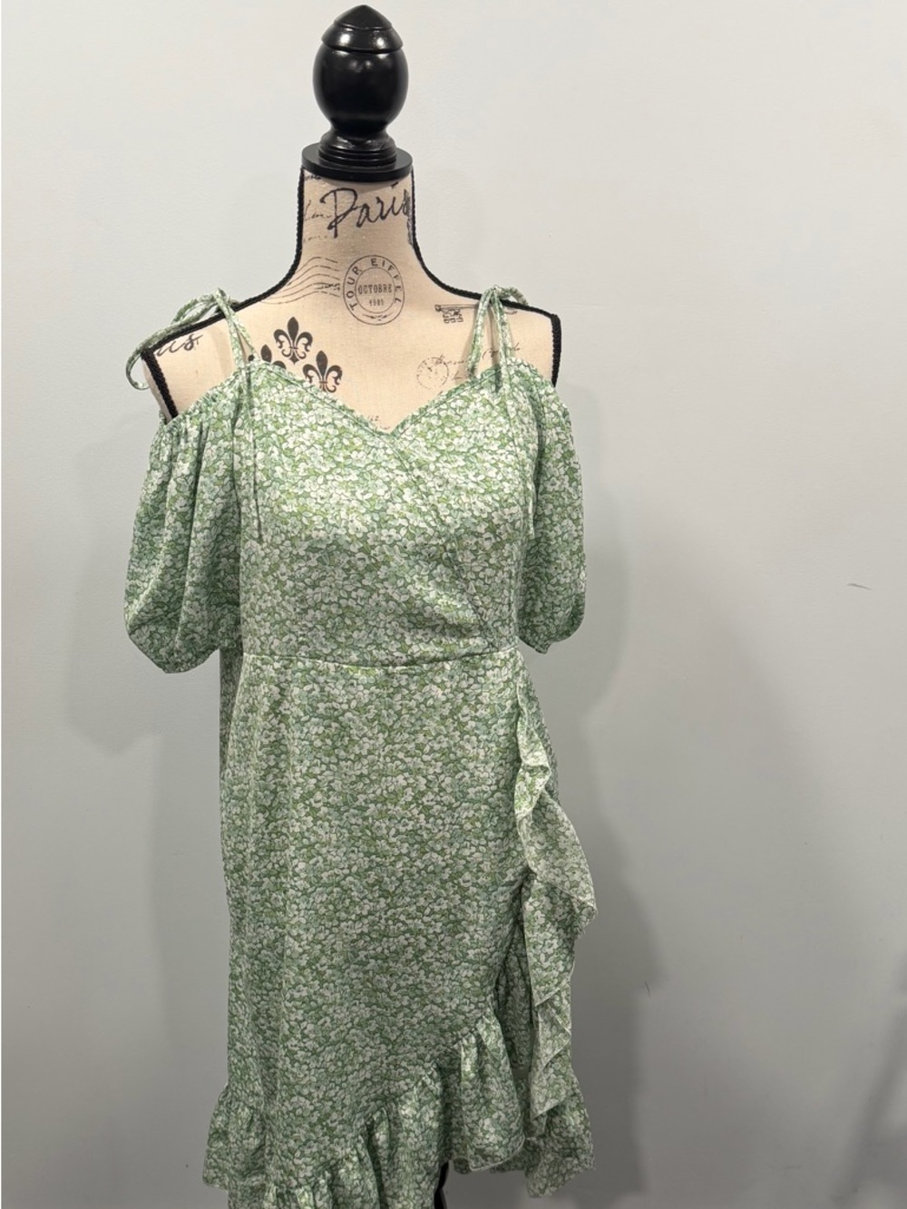 Source Unknown Light Green Floral Strapless Wrap Dress
